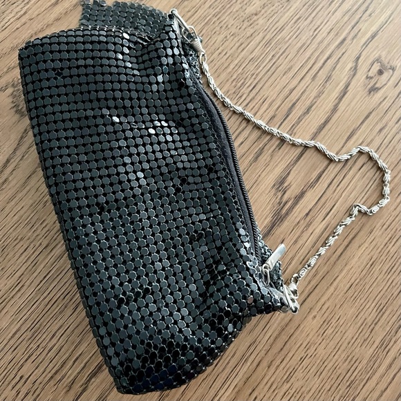 Light weight black metal mesh clutch - Picture 6 of 6